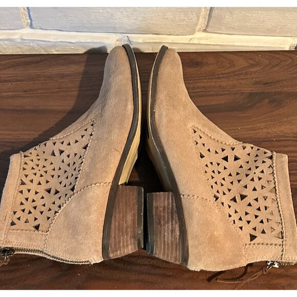 Minnetonka Womens Suede Ankle Boots Great Condition - Size 7 - Picture 3 of 8